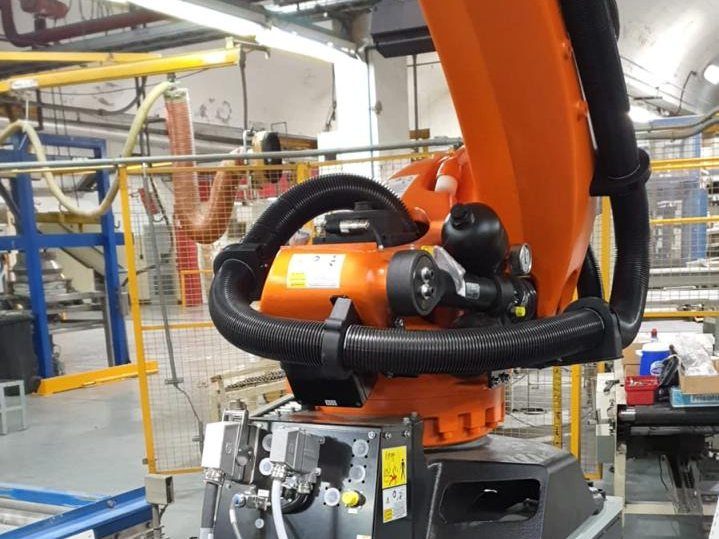 Detalle del cabezal del robot KUKA KR180